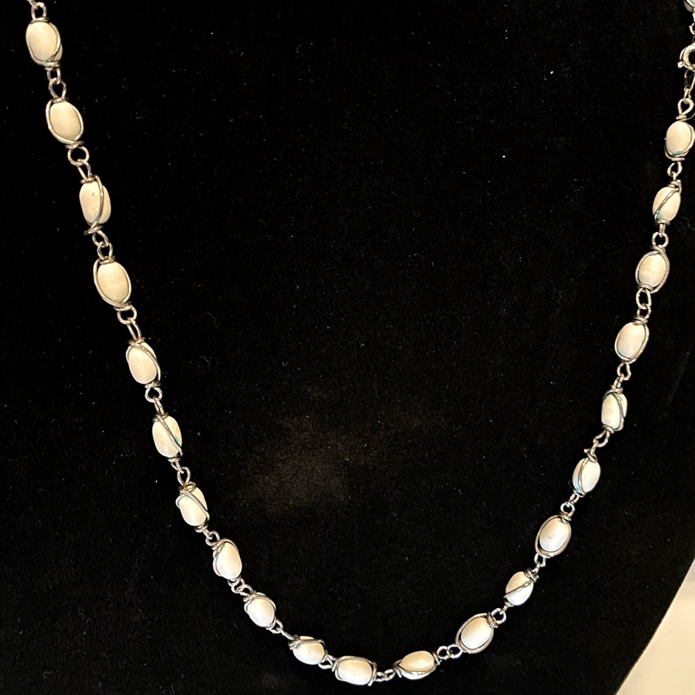 Vintage wire stone necklace